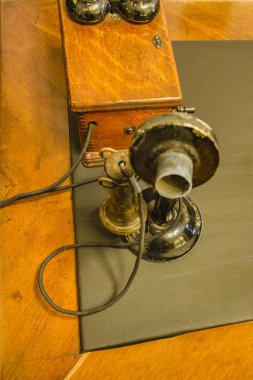 Yüksek Açılı Antik Telefon 