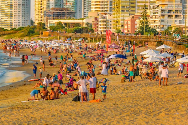 Punta Del Este Uruguay February 2020 Letní Scéna Přeplněné Pláži — Stock fotografie