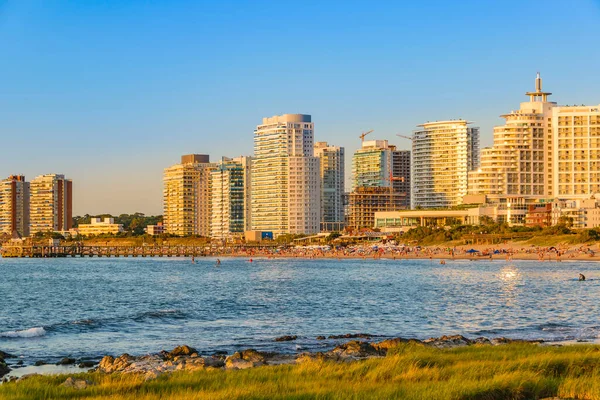 Cena Paisagem Urbana Verão Praia Mansa Cidade Punta Del Este — Fotografia de Stock