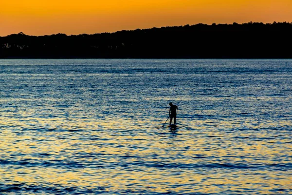 Sonnenuntergang Landschaft Mann Paddeln Bord Strand Von Mansa Punta Del — Stockfoto