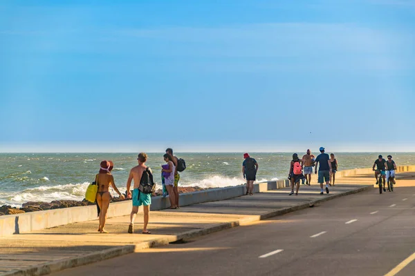Пунта Эсте Уругей Фебруария 2020 Летняя Сцена Люди Гуляющие Лодке — стоковое фото