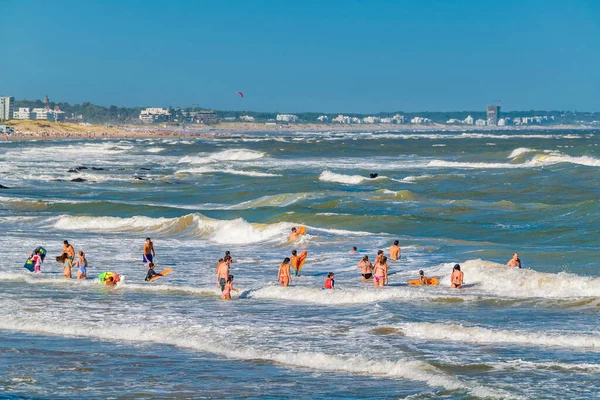 Punta Del Este Uruguai Fevereiro 2020 Pessoas Que Tomam Banho — Fotografia de Stock