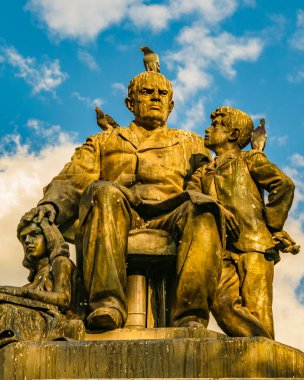 25 de Mayo Meydanı, San Juan, Arjantin 'deki entelektüel sarmiento heykeli