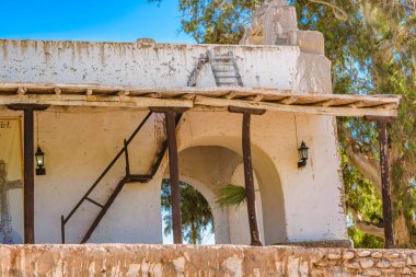 Eski İsa kilisesinin dış görünüşü, Calingasta kasabası, San Juan vilayeti, Arjantin