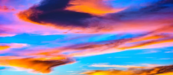 Panoramiczny Kolorowy Zachód Słońca Chmury Krajobraz Zdjęcie — Zdjęcie stockowe