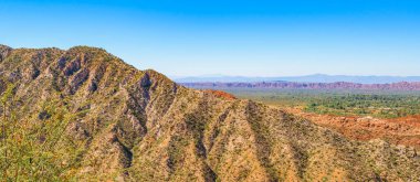 San Juan, Arjantin 'deki çorak kayalık arazi dağları manzarası