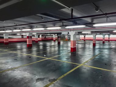 Perspektif manzaralı boş otopark, Montevideo şehri, uruguay