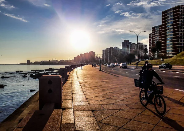 Montevideo Uruguay July 2020 Uruguayモンテビデオ市の都市ボードウォーク海岸のシーン — ストック写真