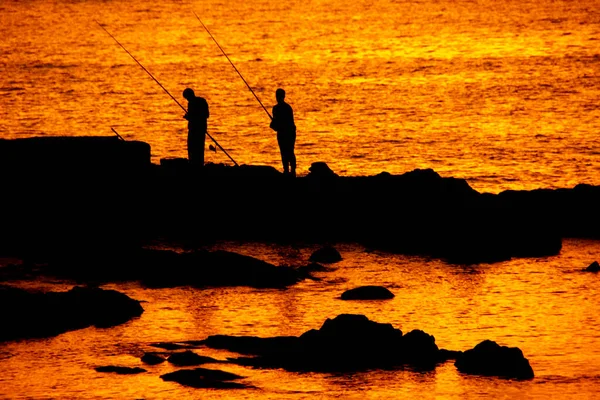 Adam Nehir Kıyısında Balık Tutuyor Montevideo Uruguay — Stok fotoğraf