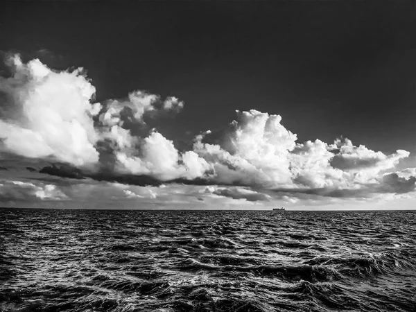 Nuvens Céu Paisagem Preto Branco Foto — Fotografia de Stock