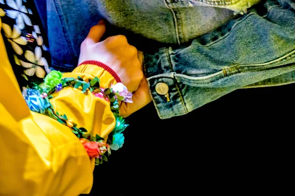 Cerca Ver Las Mujeres Cogidas Mano Celebración Del Desfile Diversidad — Foto de Stock