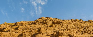 Alçak açılı kuru çamur kayalık tepe, brava lagün rezervi, la rioja bölgesi, Arjantin