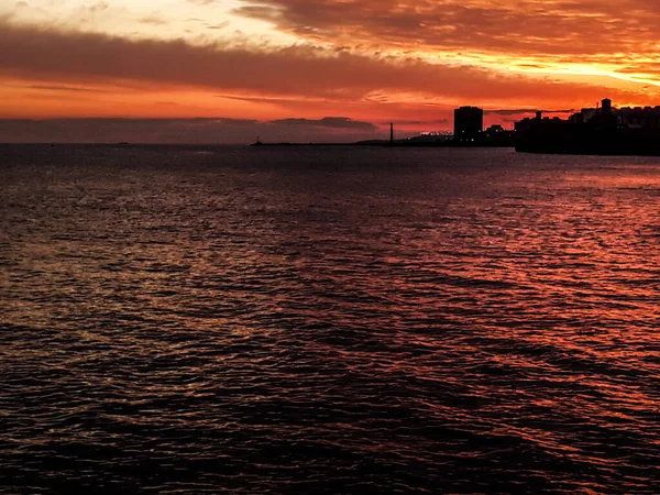 Cena Sol Costeira Urbana Alto Contraste Cidade Montevideo Uruguai — Fotografia de Stock