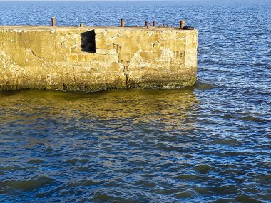 Montevideo City, Uruguay 'da terk edilmiş antika bir liman.