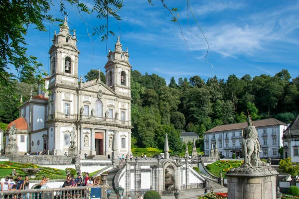 Braga, Portekiz: 14 Ağustos 2023: Bom Jesus do monte katolik tapınağının dış görünüşü; tenolarda, Braga şehrinin dışında, portgual