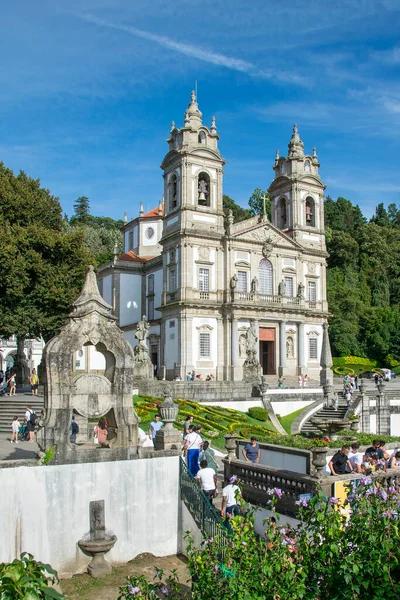 Braga, Portekiz: 14 Ağustos 2023: Bom Jesus do monte katolik tapınağının dış görünüşü; tenolarda, Braga şehrinin dışında, portgual