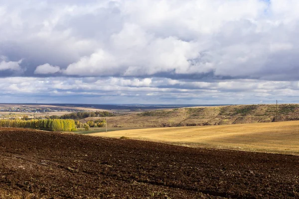 Autunno Paesaggio Rurale Una Giornata Nuvolosa Piovosa Una Macchina Movimento — Foto Stock