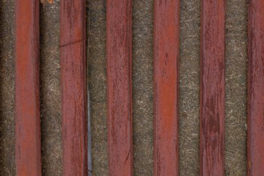 eski paslı demiri şeritler boyalı