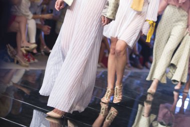 Gösteri, podyum olay, pist defile