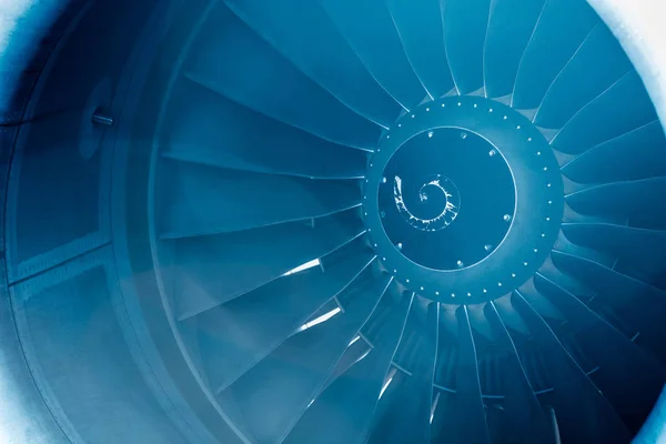Närbild Enorm Jetmotor Med Blått Filter Och Ljus Läckor — Stockfoto