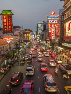 Akşam Yaowarat Street Chinatown, Bangkok, Tayland.