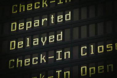 Havaalanı, otobüs terminali tahtaya dijital Uçus tarifesi