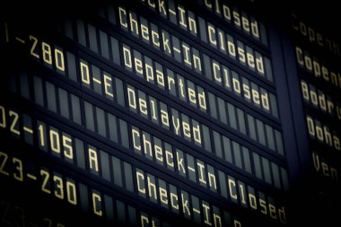 Havaalanı, otobüs terminali tahtaya dijital Uçus tarifesi
