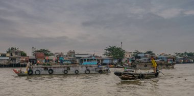 Can tho, Vietnam - 14 Ocak 2018: Sunrise gemilerde Can pazarı Nehri, Mekong Delta, Vietnam yüzen Tho ile