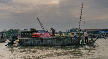 Can tho, Vietnam - 14 Ocak 2018: Sunrise gemilerde Can pazarı Nehri, Mekong Delta, Vietnam yüzen Tho ile