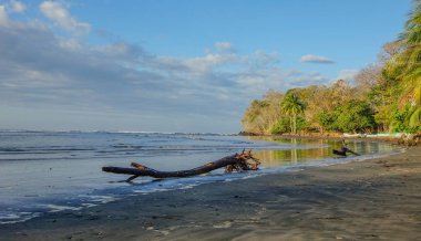 Santa Catalina plaj,: Veraguas, Panama - 15 Şubat 2017: Gün batımında Veraguas bölgedeki Santa Catalina görünümü beach