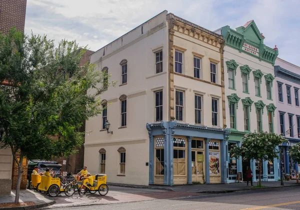 Street Charleston South Carolina Usa July 2018 Group Taxi Bicycles — Stock Photo, Image