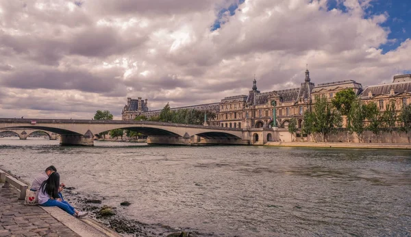 卢浮宫 2018年7月30日 博物馆卢浮宫和皇家公园的看法从塞纳河 — 图库照片