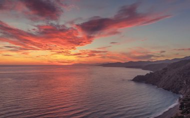 Motril, Granada, Andalusi, İspanya - 10 Şubat 2019: Sunset bulvarında uçuruma sahil köyü Motril