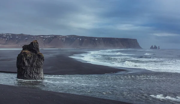 Reynisfjara playa en blanco — Foto de Stock