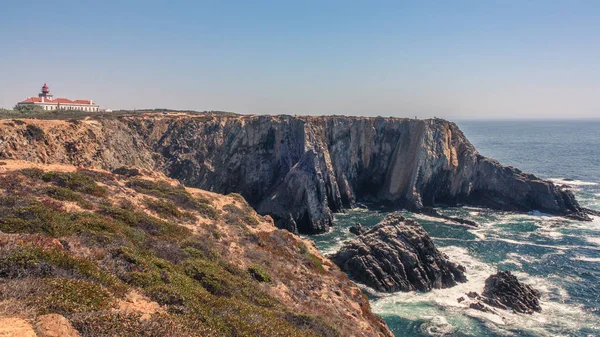 Faro en la costa Algarve — Foto de Stock