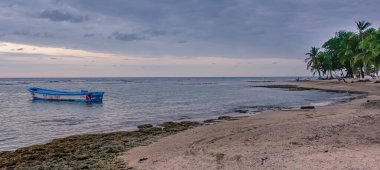 Puerto Viejo sahilinde gün batımı