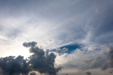 arka plan mavi bulut beyaz ışık ile parlak gökyüzü temiz temizlemek