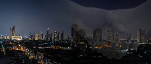 Trato Hombre Negocios Con Bandera Moderna Ciudad Noche — Foto de Stock