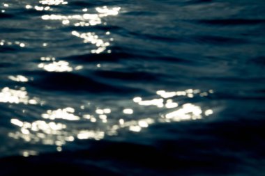 Mavi deniz okyanus ve mavi gökyüzü arka plan bulanıklık