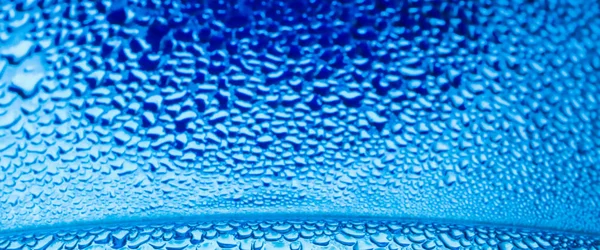 模糊带有水滴背景横幅的抽象蓝色背景 — 图库照片