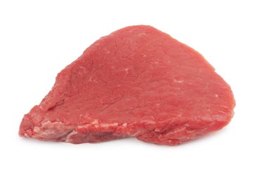Beyaz arka planda izole edilmiş taze çiğ et