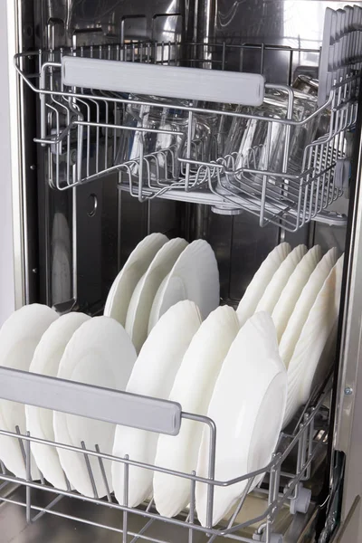 Посудомоечная Машина Изолирована Белом Фоне — стоковое фото