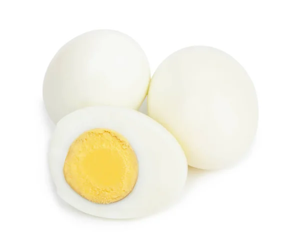 在白色背景上分离的壳煮鸡蛋 — 图库照片
