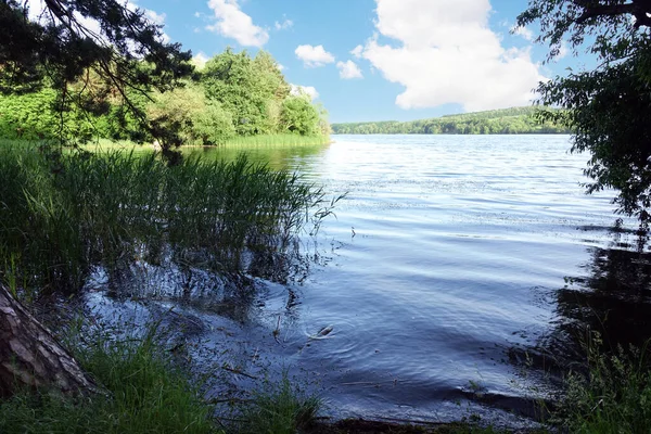 Kalme Rivier Blauwe Lucht — Stockfoto