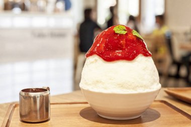 Süt Kore tatlı çilek ile bingsu buz