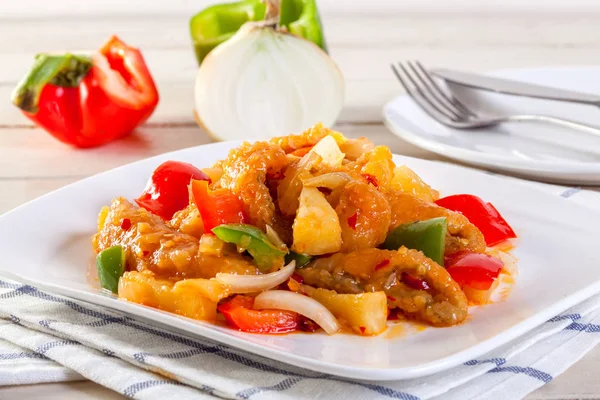 kızarmış balık baharatlı tatlı ve ekşi sos