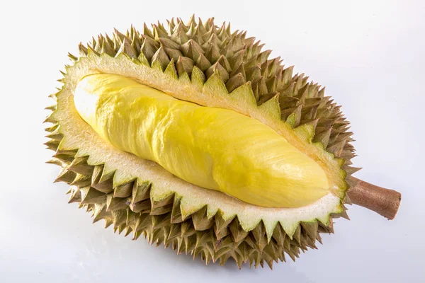 Durian beyaz arkaplanda izole edildi