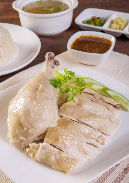 Hainan Nasi Ayam Rebus Atas Meja Kayu — Stok Foto