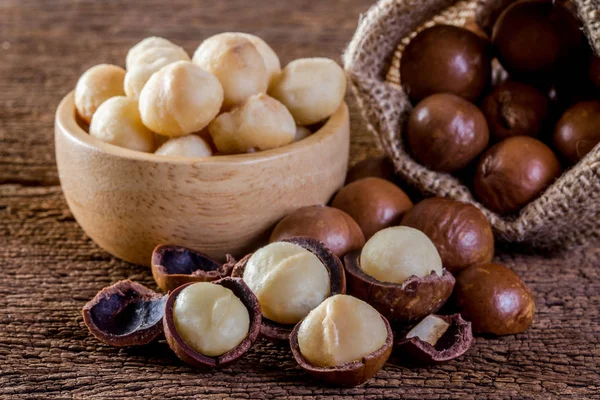 Macadamia nut Tarih ahşap masa.