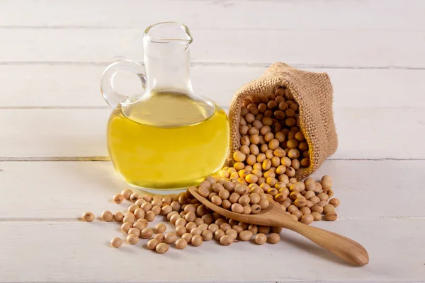 soya fasulyesi yağı soya fasulye yağı beyaz bir arka plan üzerinde